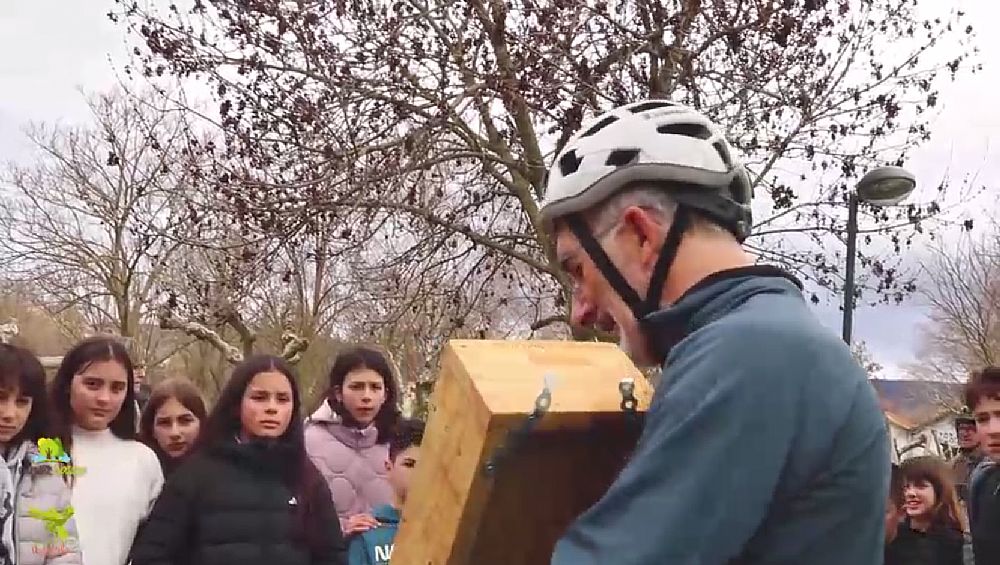 �Nuestro alumnado construye hogares para murci�lagos!🦇